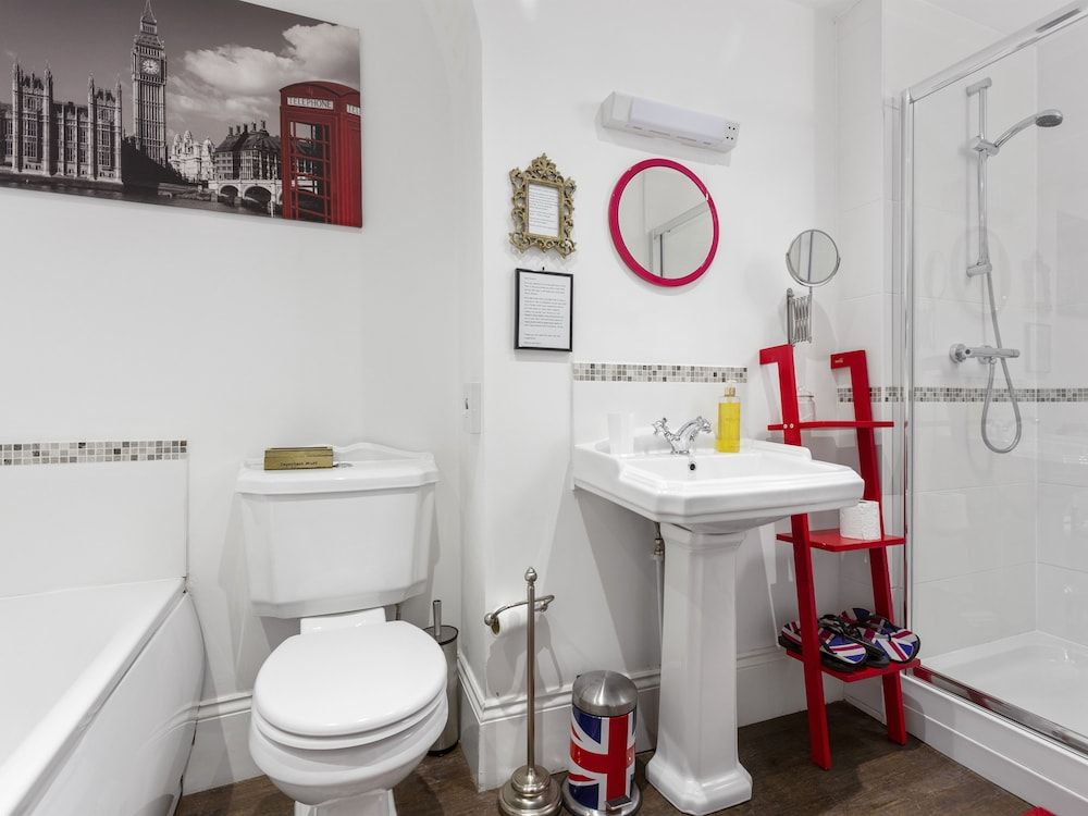 Mama's Inn Boutique Guest House Executive Triple Room, Ensuite (London) 5