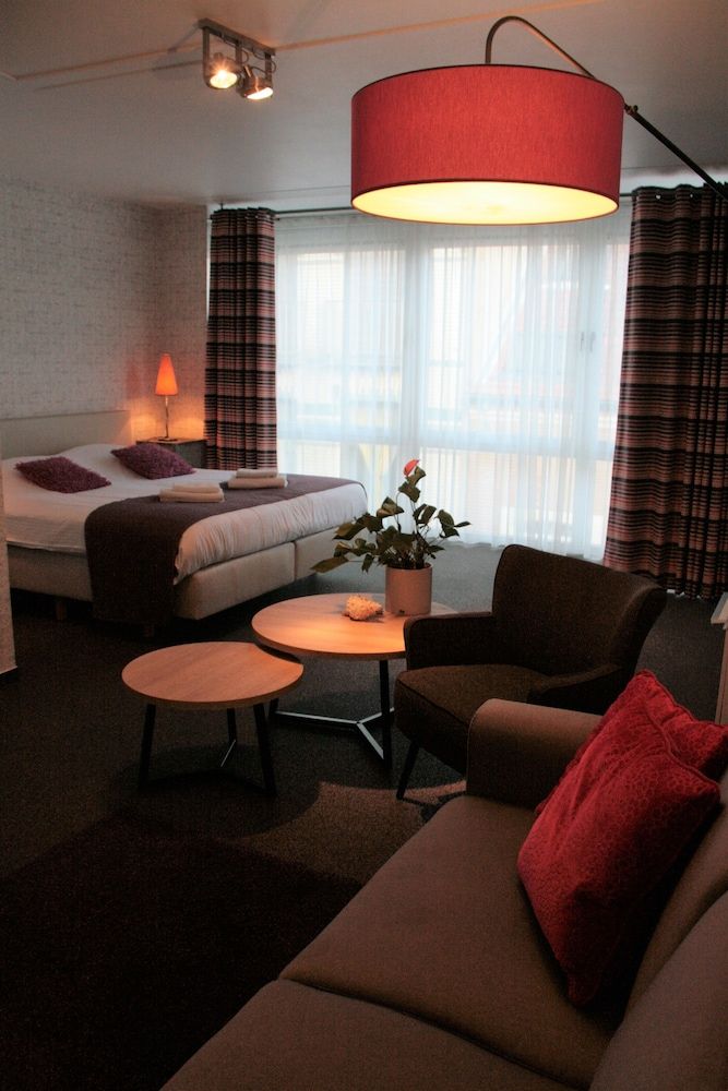 Hotel José Suite (300, Shower)