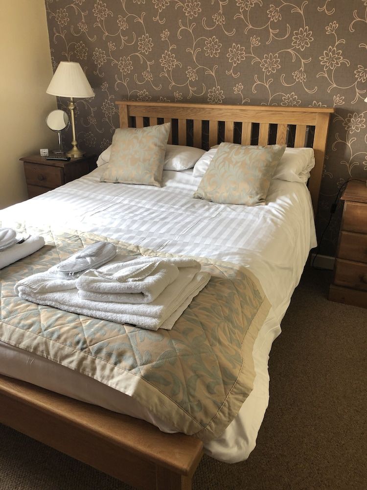 The Jug and Glass Inn King Room 2