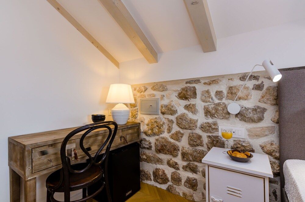 Villa Monte Santo by DuHomes Deluxe Double Room (Deluxe Double Room with City View) 14