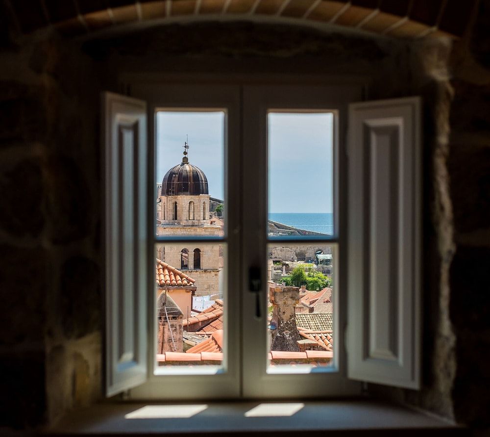 Villa Monte Santo by DuHomes Deluxe Double Room (Deluxe Double Room with City View) 8