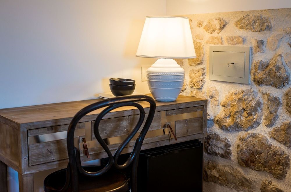 Villa Monte Santo by DuHomes Deluxe Double Room (Deluxe Double Room with City View) 13