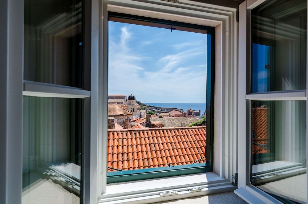 Villa Monte Santo by DuHomes Deluxe Double Room (Deluxe Double Room with City View) 7