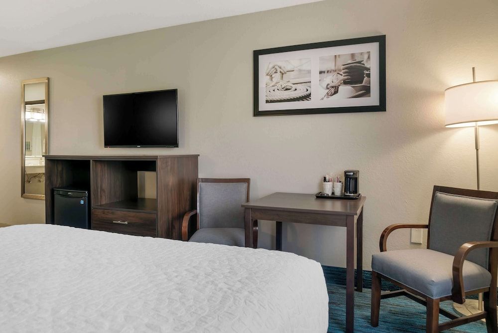 Standard Room, 2 Queen Beds, Non Smoking, Refrigerator