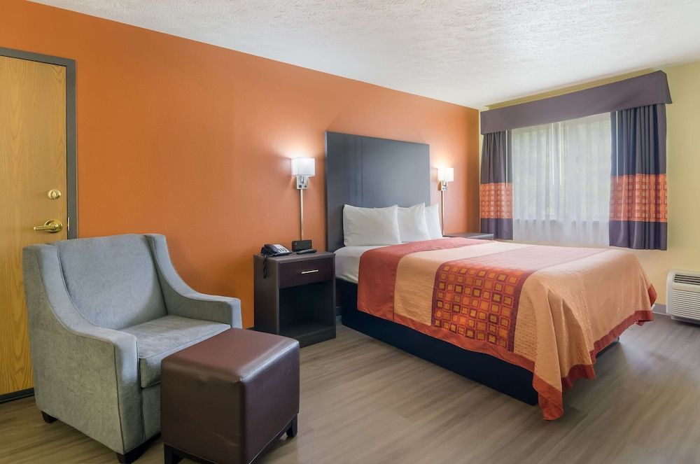 Americas Best Value Inn & Suites Independence VA Room, 1 Queen Bed, Accessible, Non Smoking 2
