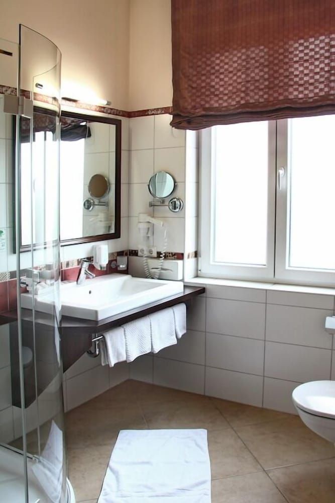 Alexandra Comfort Single Room 3