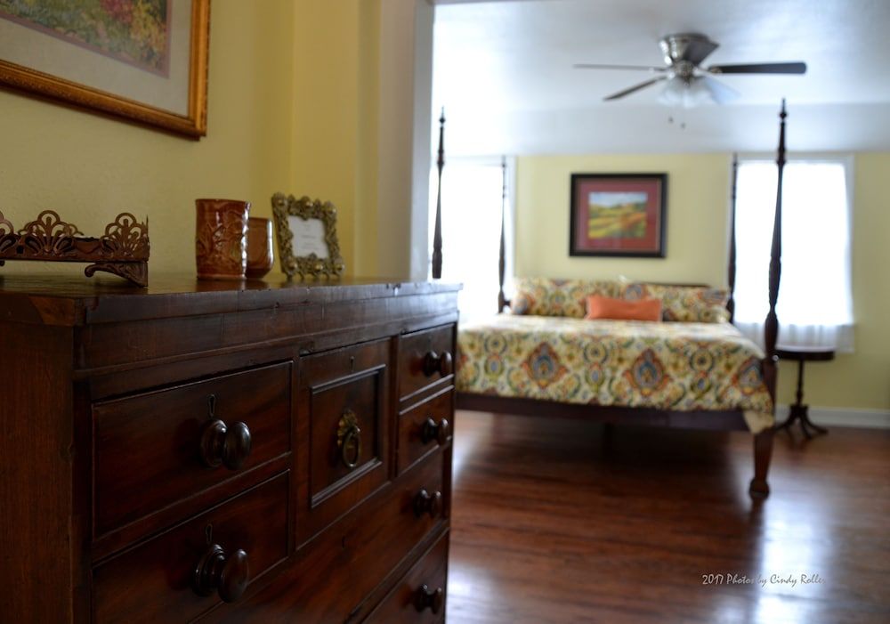 The Oaks Bed and Breakfast Honeymoon Room, Non Smoking, Garden View 6