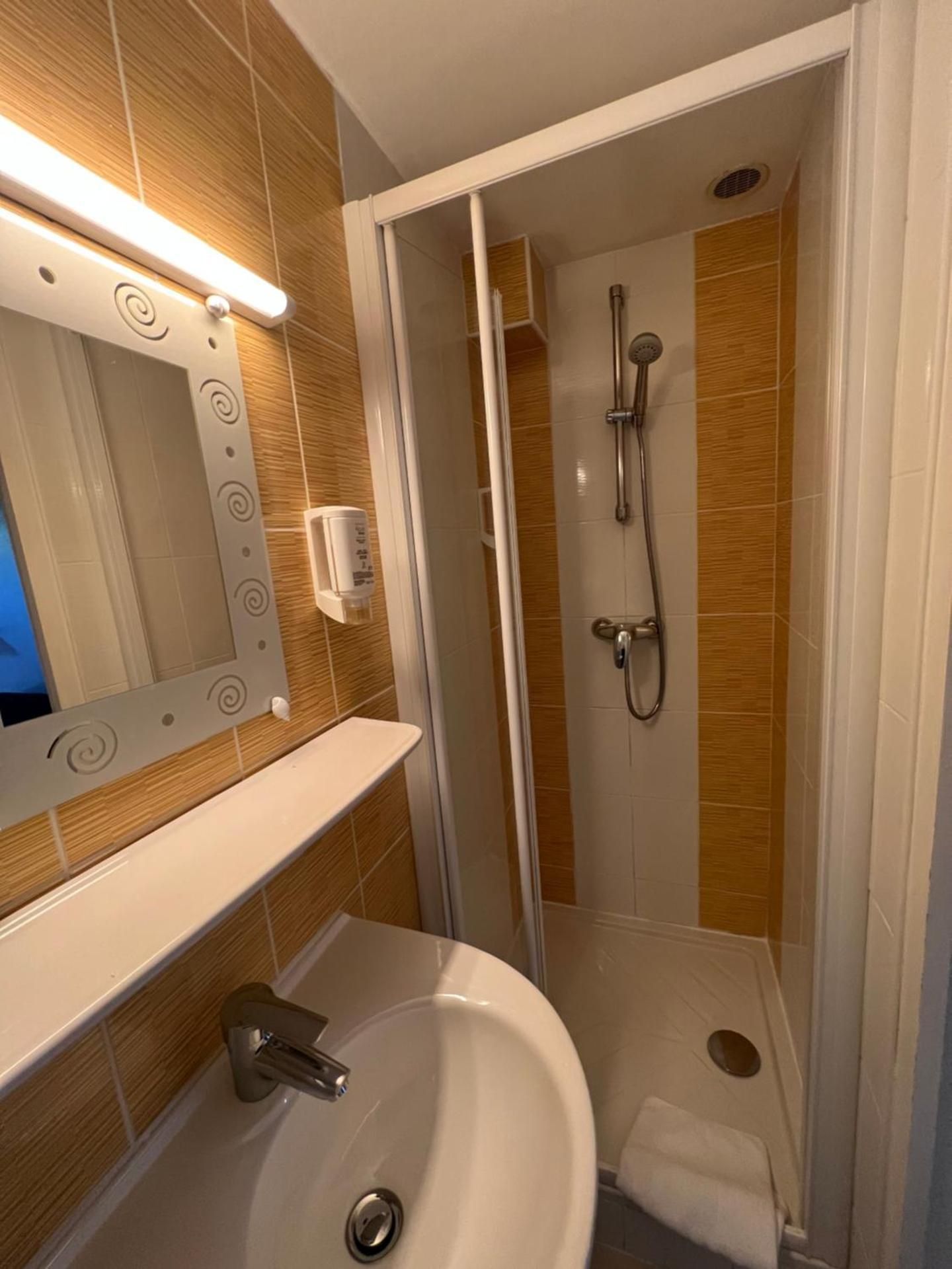 Two-Bedroom Townhouse with private sauna and jacuzzi - Independant Building