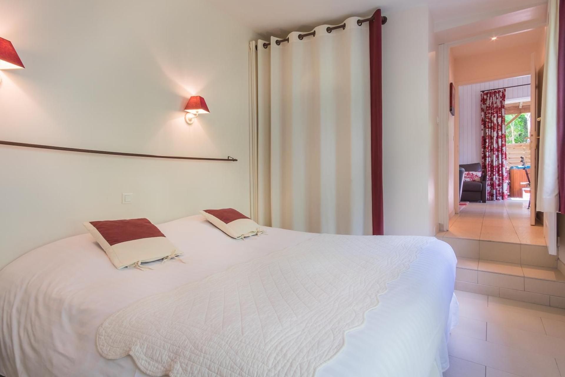 Cottage with private jacuzzi - Independant Building