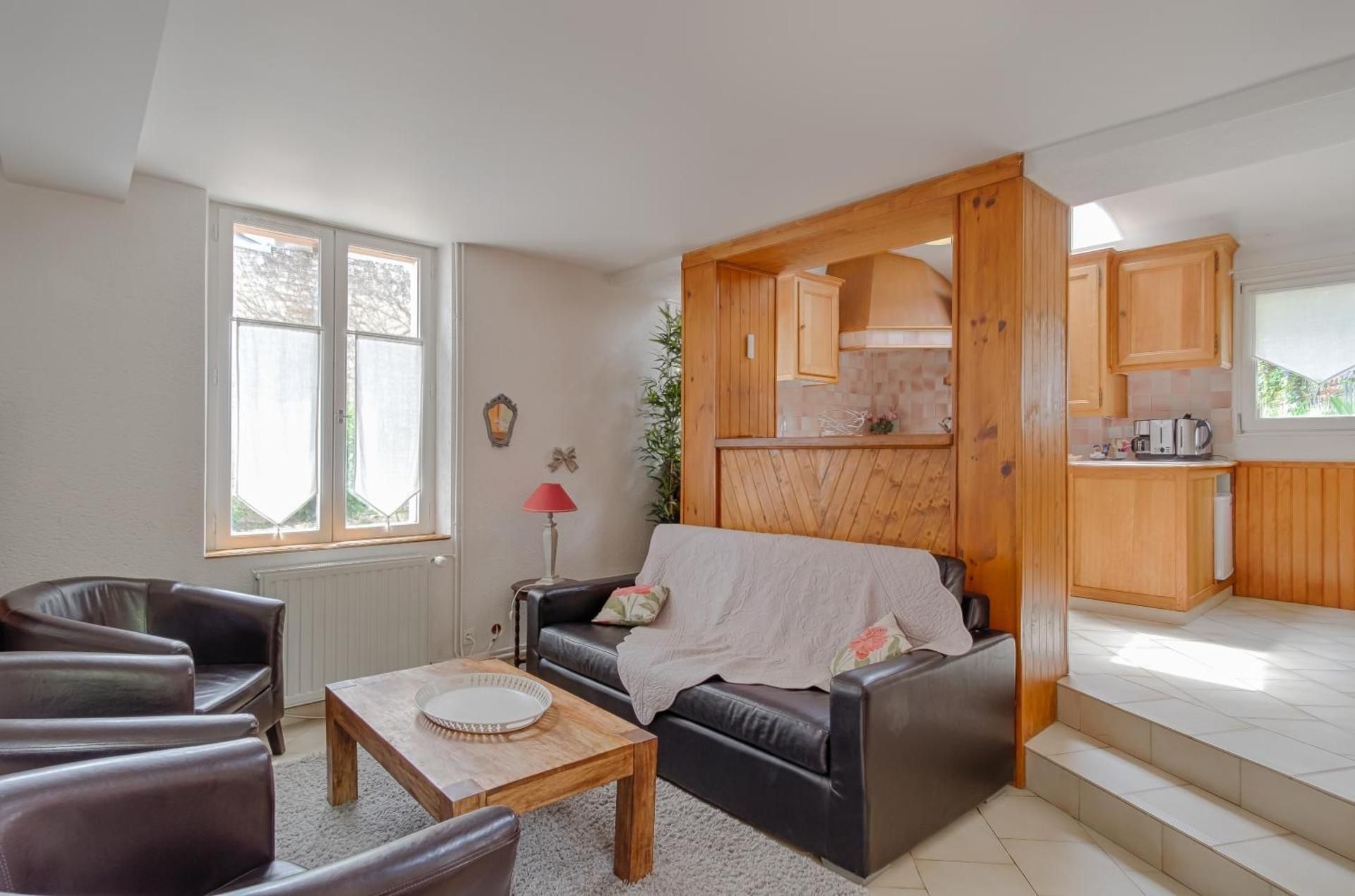 Two-Bedroom Townhouse with private sauna and jacuzzi - Independant Building