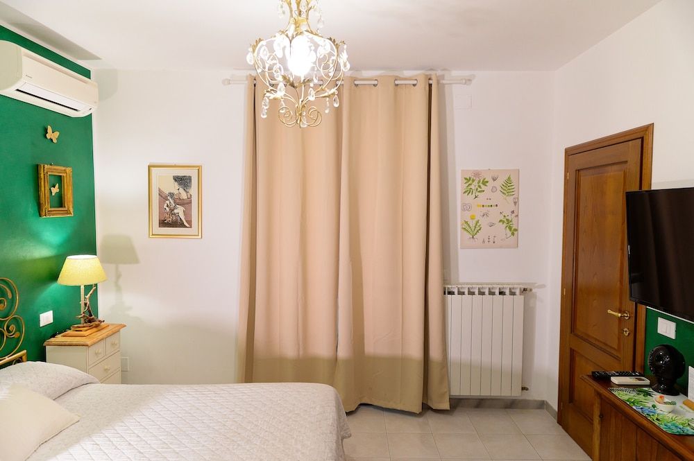 Suite, 1 Queen Bed with Sofa bed, Non Smoking
