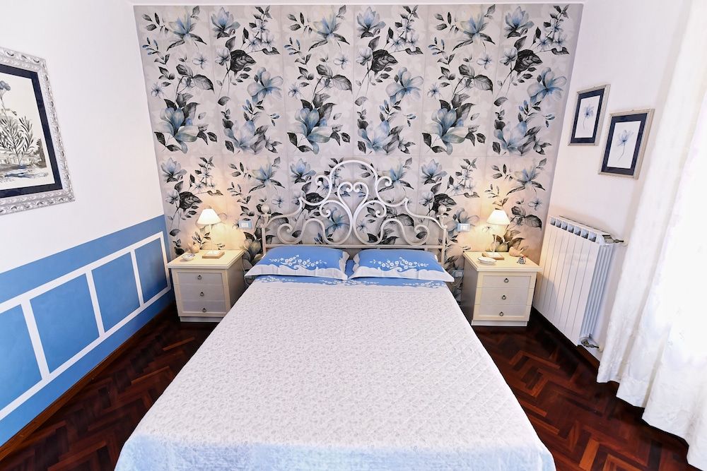 Deluxe Room, 1 Queen Bed, Non Smoking