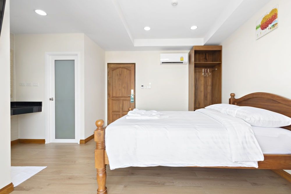 Royale 8 Ville Deluxe Double Bed 3