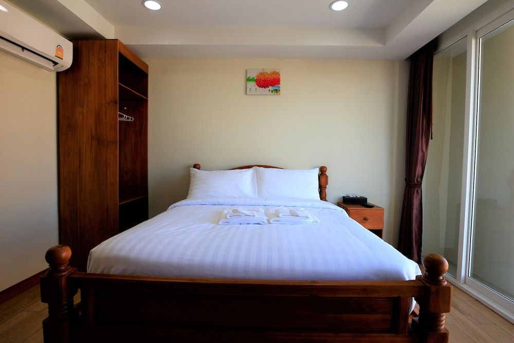 undefined Royale 8 Ville 5