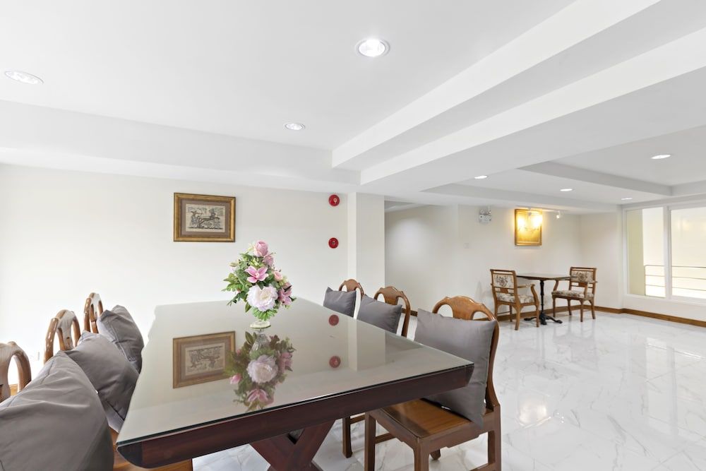 undefined Royale 8 Ville 8