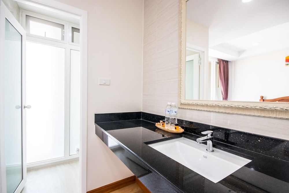 Royale 8 Ville Deluxe Double Bed 7