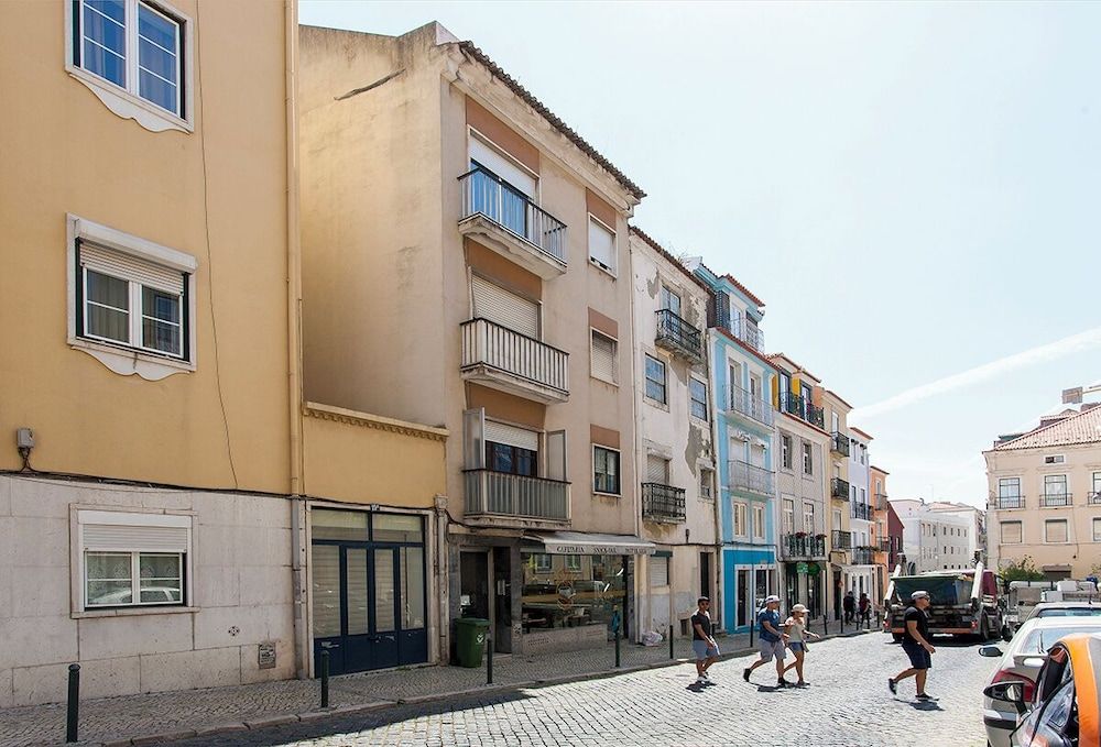 undefined JOIVY Bright 2BR Apt w/River Views &balcony in Alfama, moments from Santa Apolonia train station 4