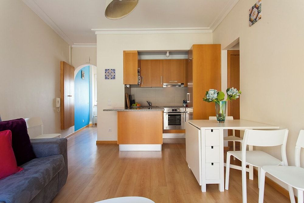 undefined JOIVY Bright 2BR Apt w/River Views &balcony in Alfama, moments from Santa Apolonia train station 8