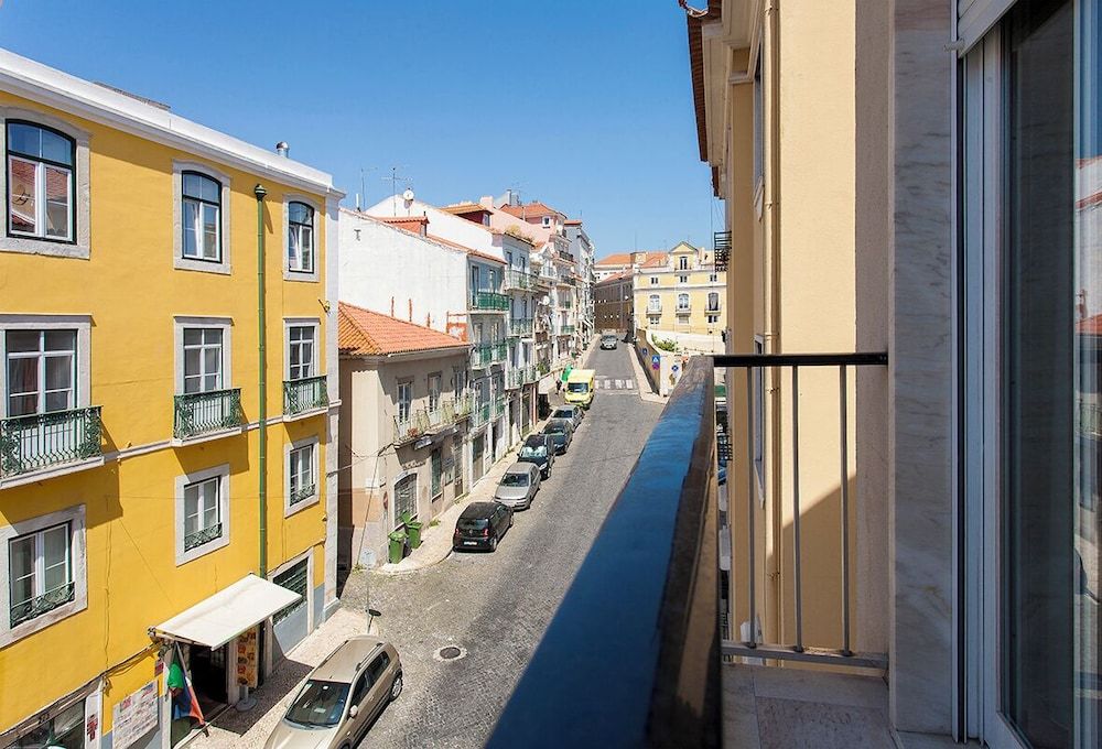 undefined JOIVY Bright 2BR Apt w/River Views &balcony in Alfama, moments from Santa Apolonia train station 2