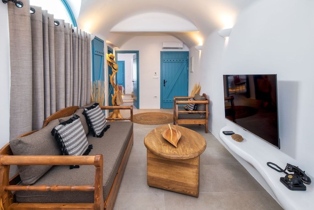 I K I A since 1980 Villa, 2 Bedrooms 10