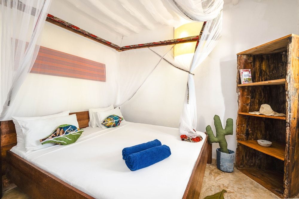 Shanuo Beach Bungalows Double Standard 2