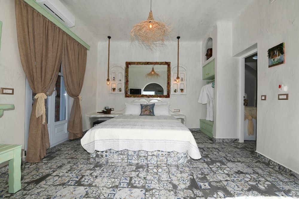 Luxury Seaside Suite