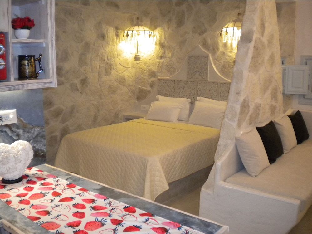 Starlight Luxury Seaside Villa & Suites Starlight Vista Suite with Mountain and Seaview 9