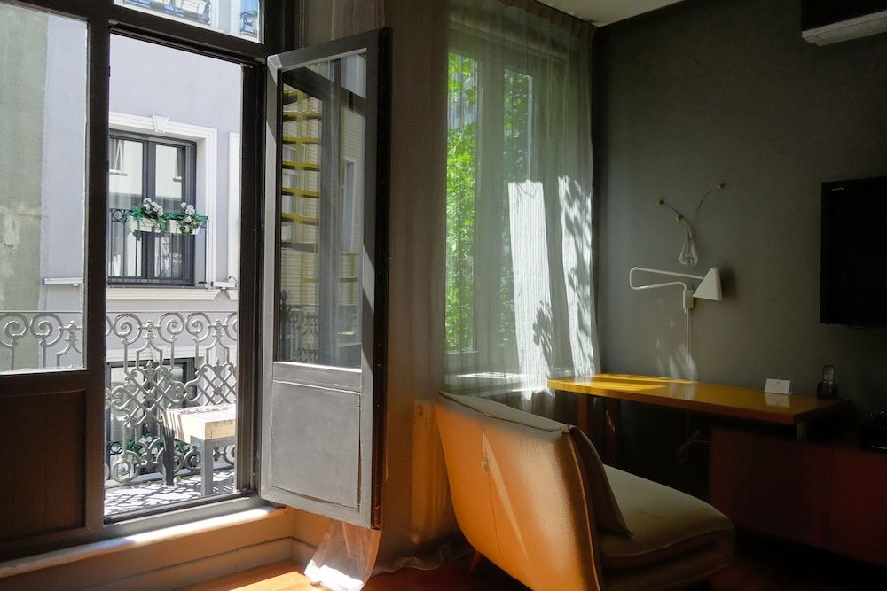 I'zaz Loft w/ Balcony 3