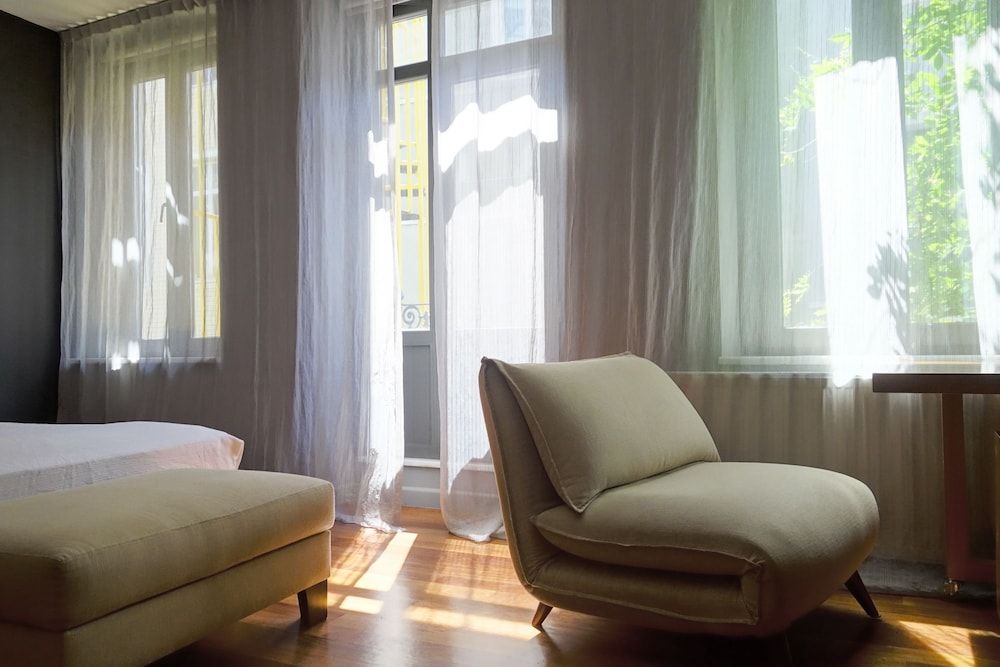 I'zaz Loft w/ Balcony 4