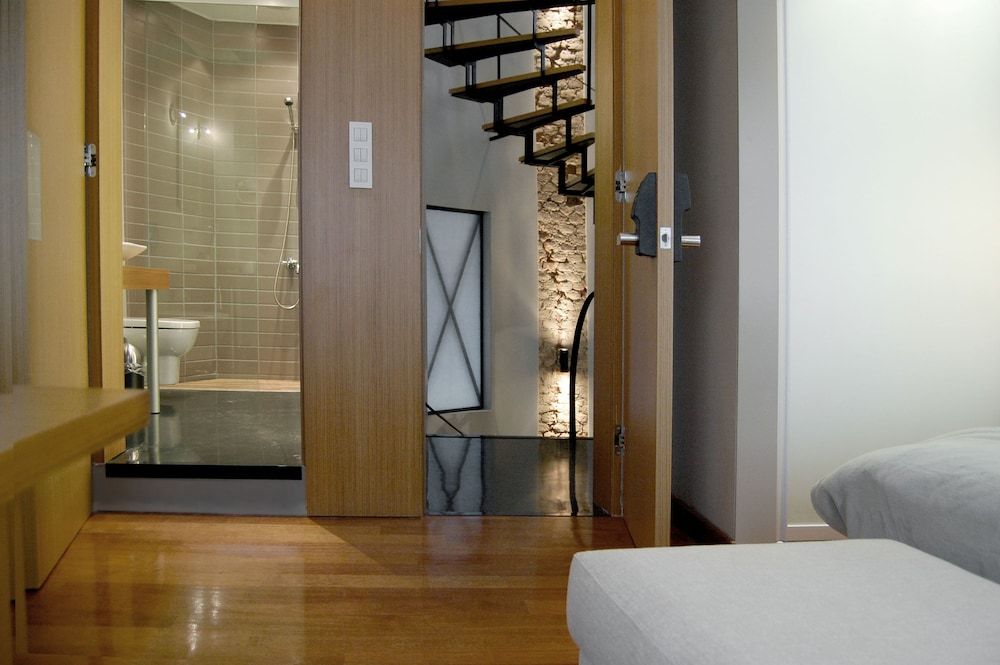 I'zaz Top Floor Loft 2