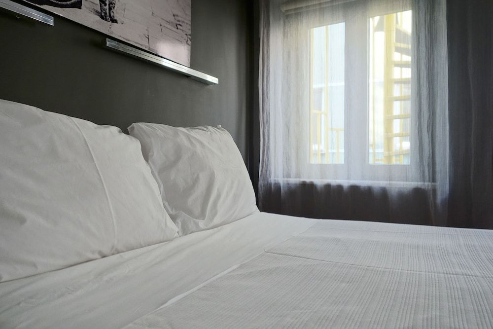 I'zaz Top Floor Loft 6