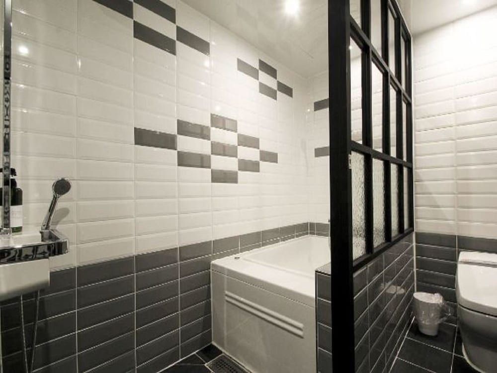 V Hotel Standard Room 4