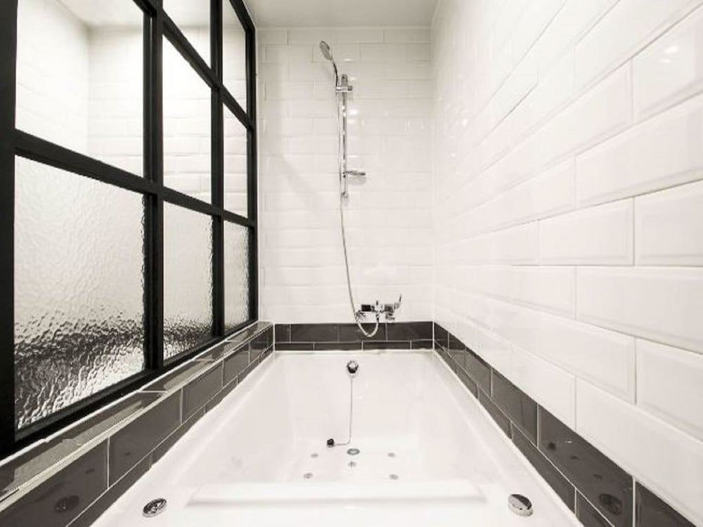 V Hotel Standard Room 5