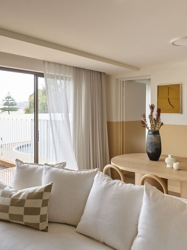 The Isla & Casita Motel Grand Suite