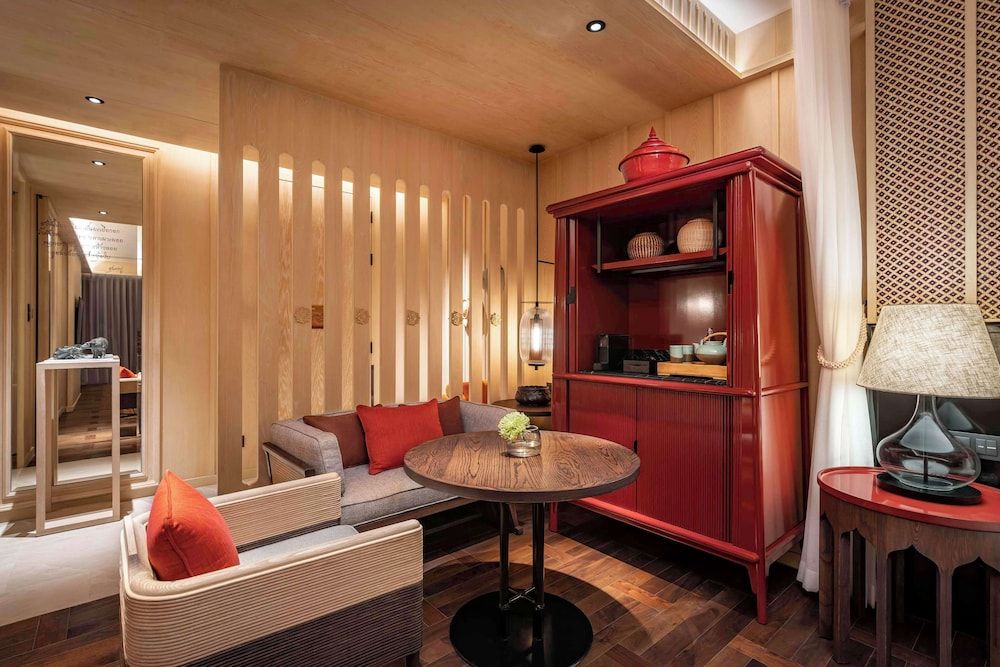 Room, 1 King Bed, Garden View