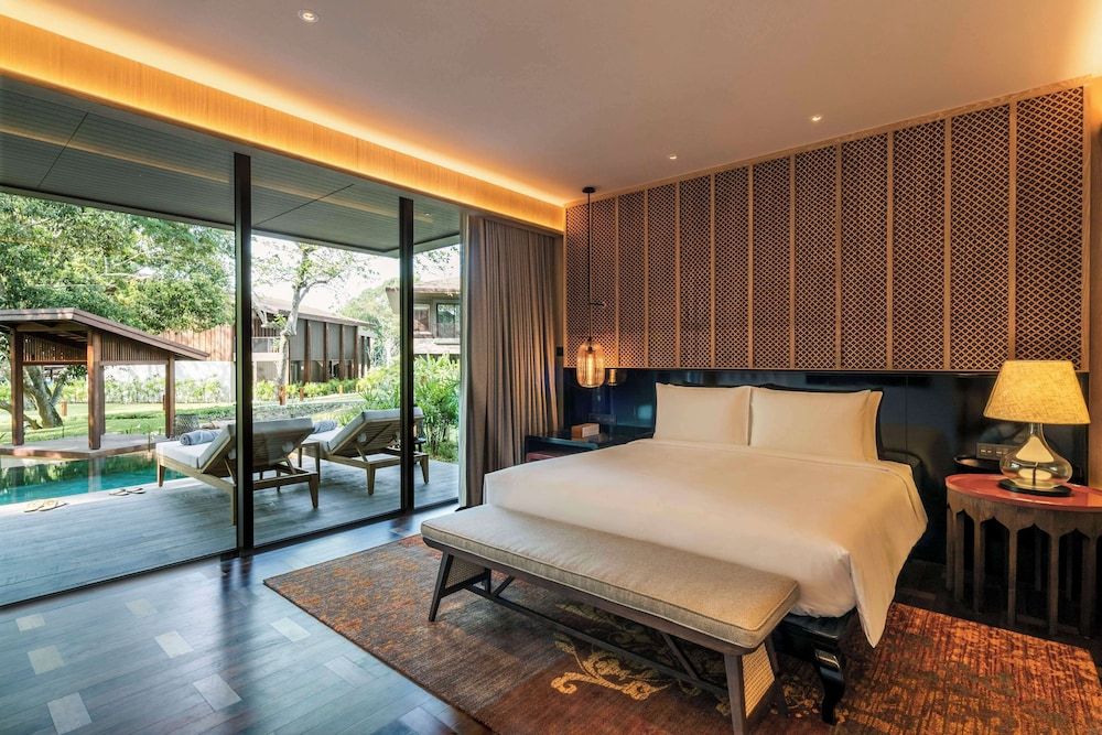 Suite, 1 King Bed (Private Pool)