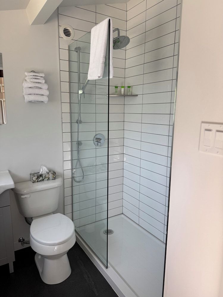 Kitimat Lodge Basic Cabin 3