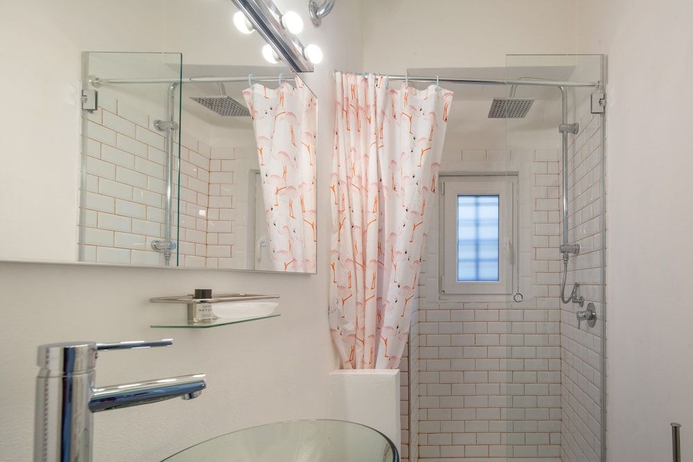 Central Station Apartment by Mmega Comfort Apartment, 2 Bedrooms 8