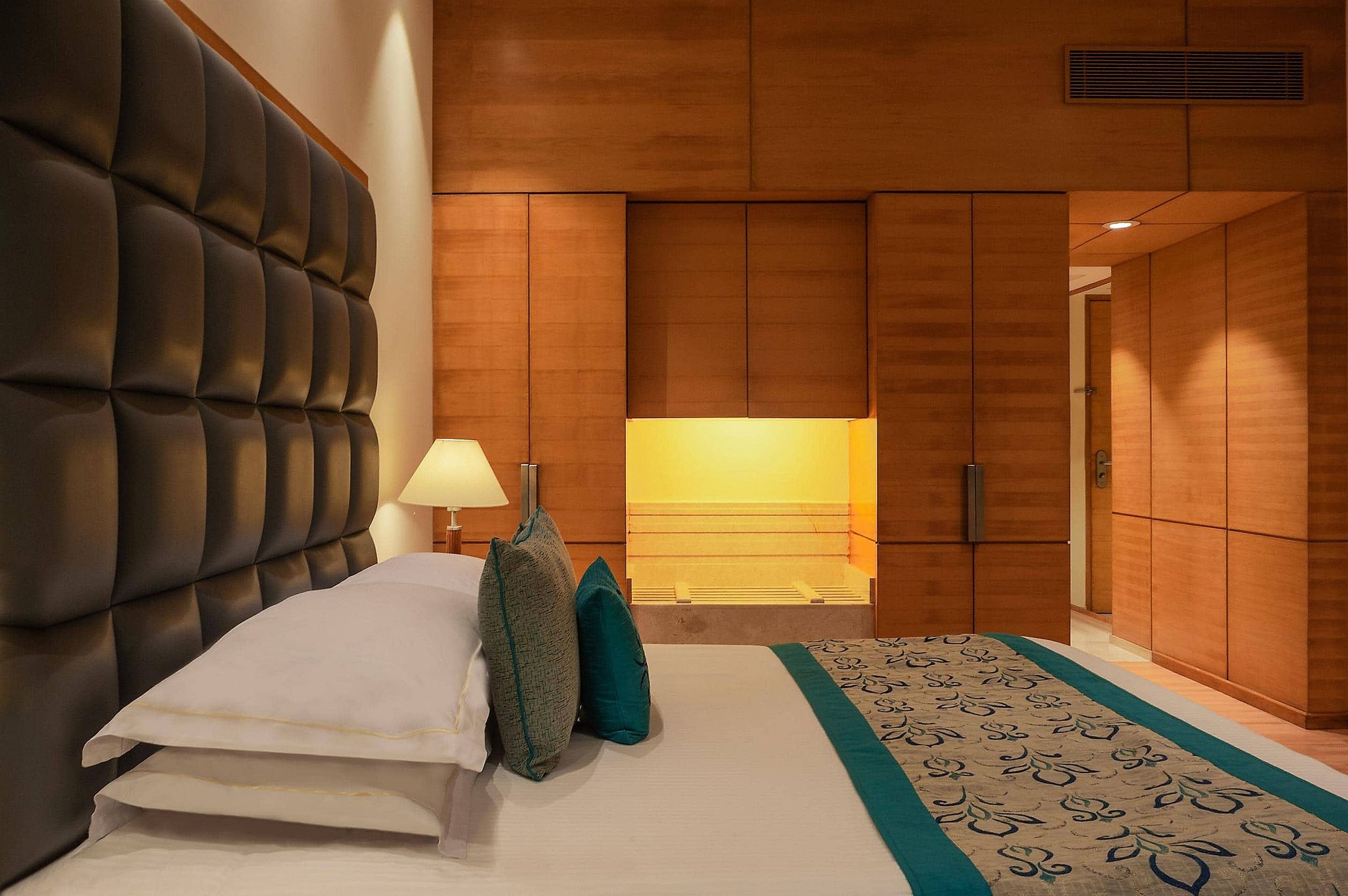 Luxury Suite Queen Bed with Lounge Access