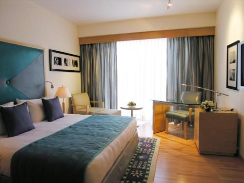 Superior Room with Bathtub