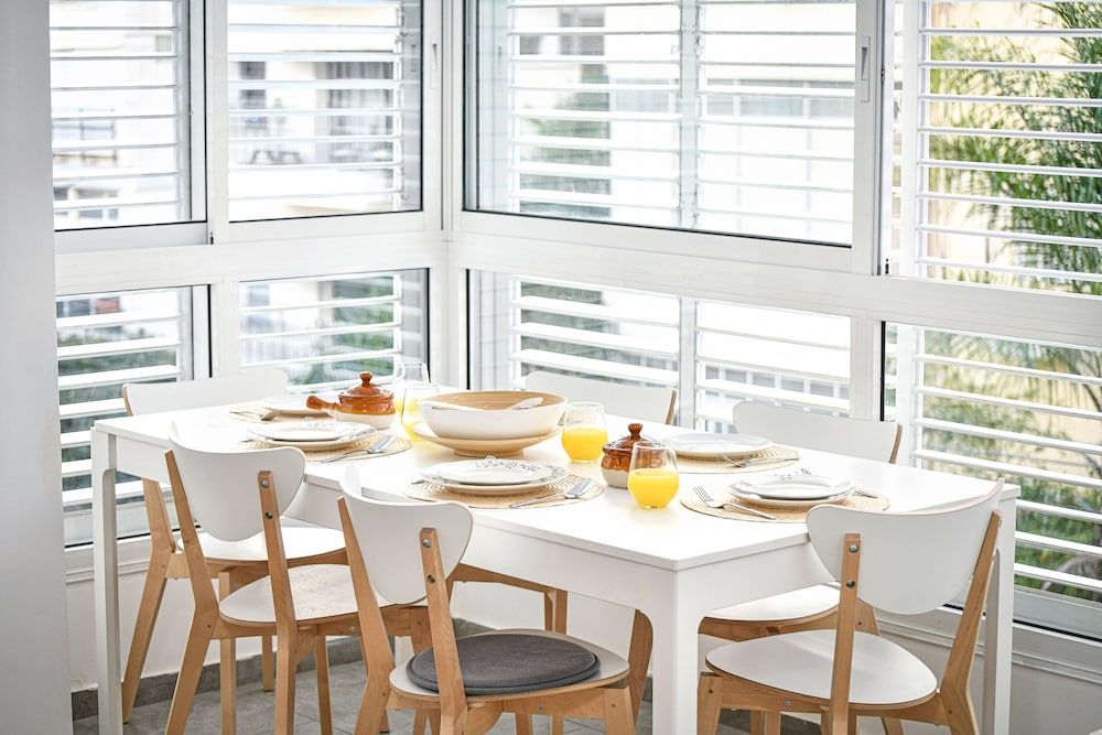 Quiet Street In A Central Location Apt Apartment, 3 Bedrooms 10