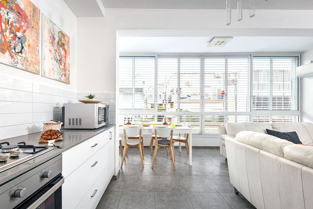 Quiet Street In A Central Location Apt Apartment, 3 Bedrooms 12