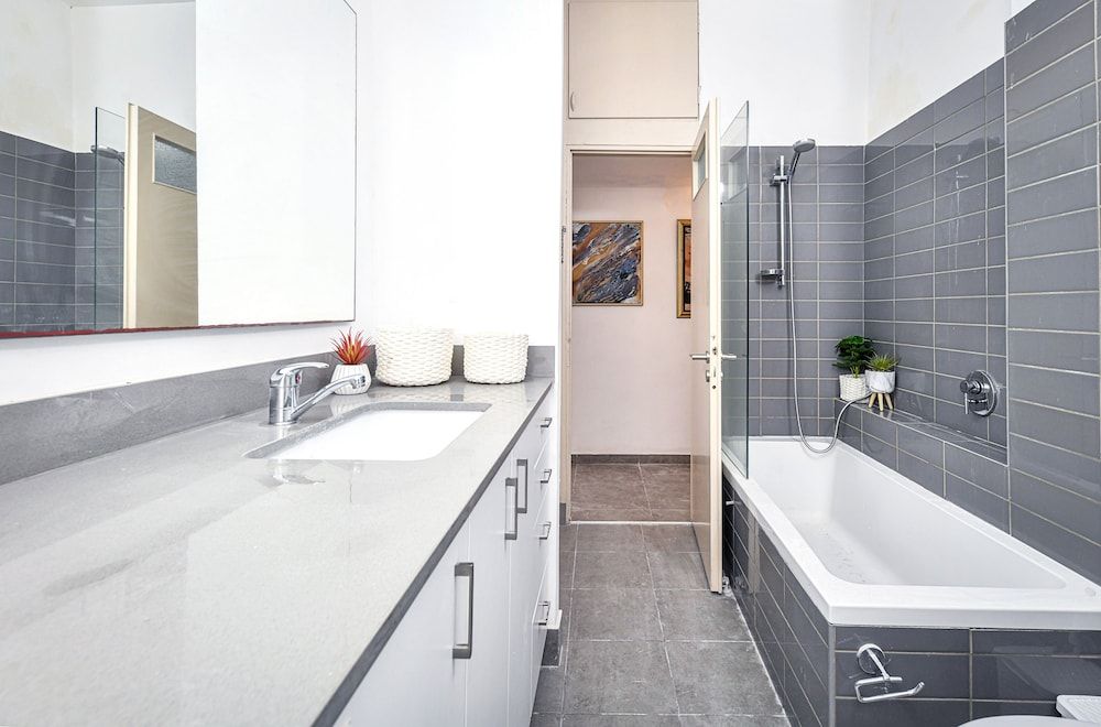 Quiet Street In A Central Location Apt Apartment, 3 Bedrooms 23