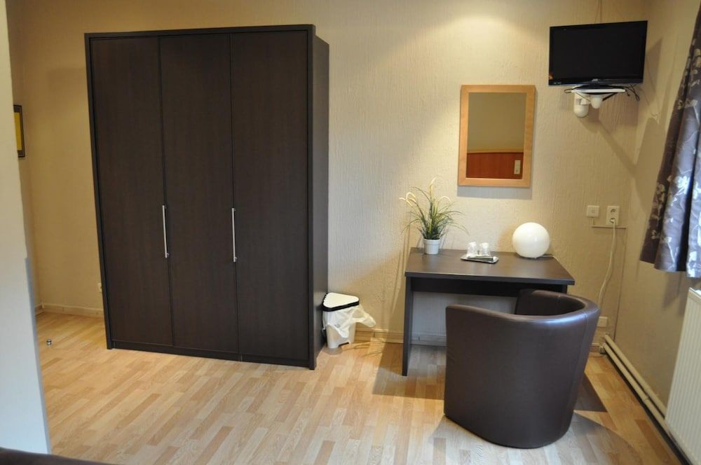 Hôtel Le Midi Standard Twin Room 4