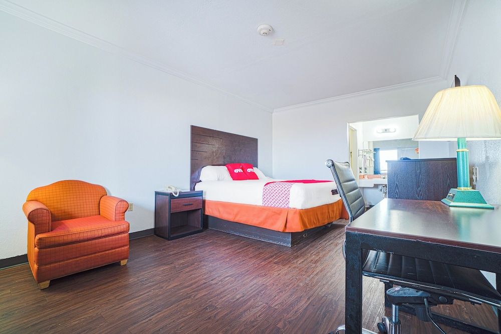 OYO Hotel Kingsville Hwy 77 Room, 1 King Bed 2