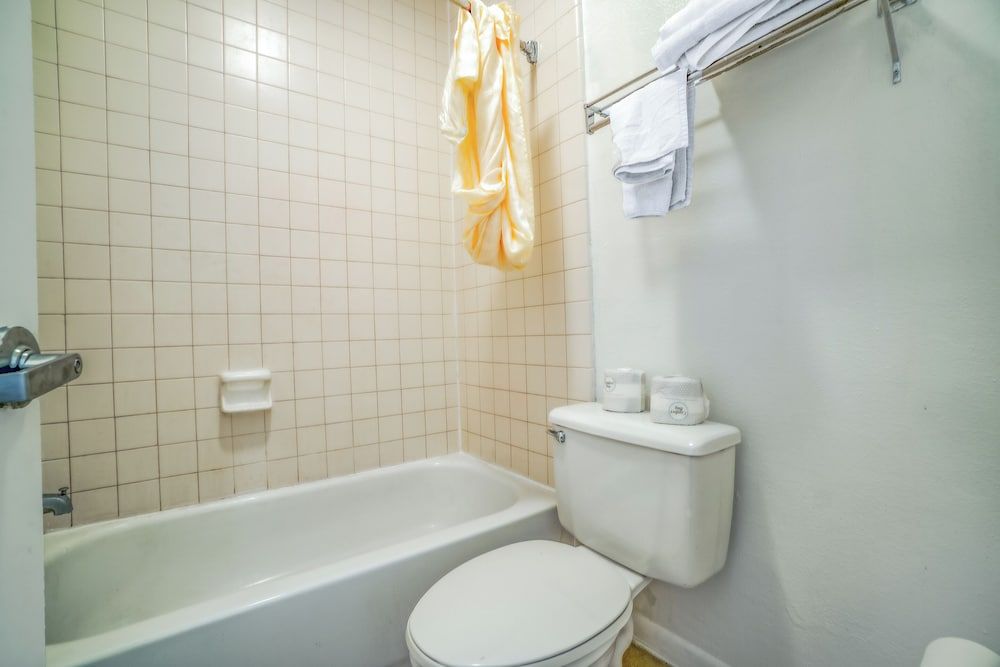 OYO Hotel Kingsville Hwy 77 Room, 1 King Bed 6