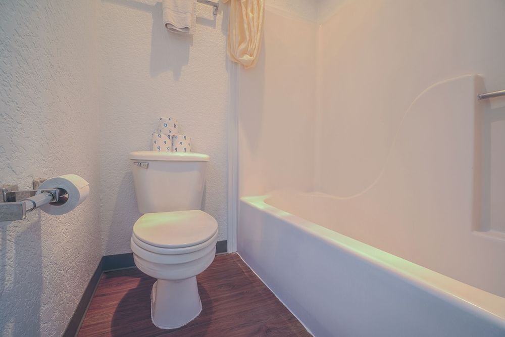 OYO Hotel Kingsville Hwy 77 Room, 2 Double Beds 8