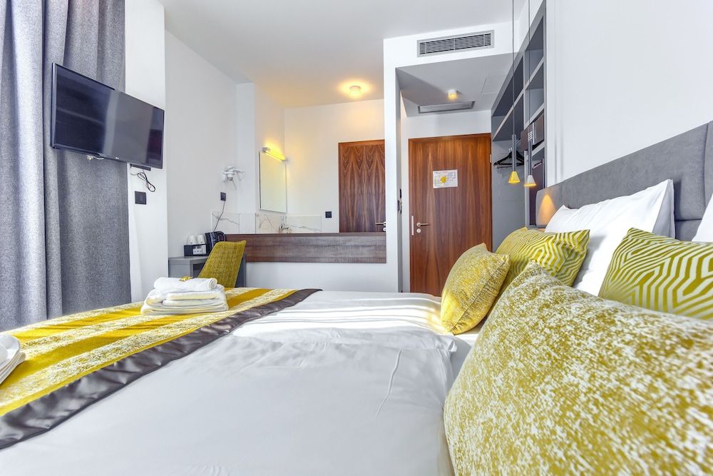 Bel Residence Deluxe Double or Twin Room 19