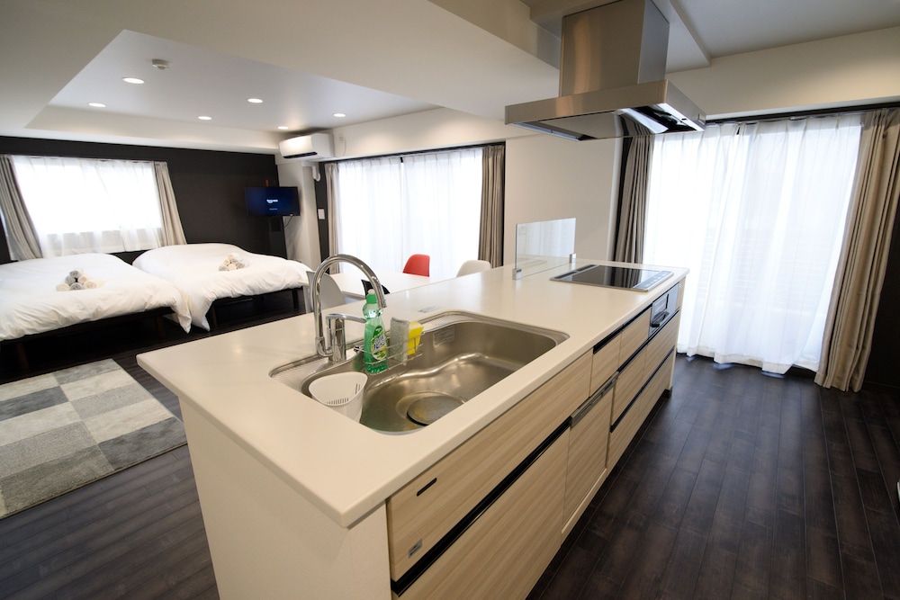 Hotel Central Yokohama Deluxe Double Room, Non Smoking, Balcony 3