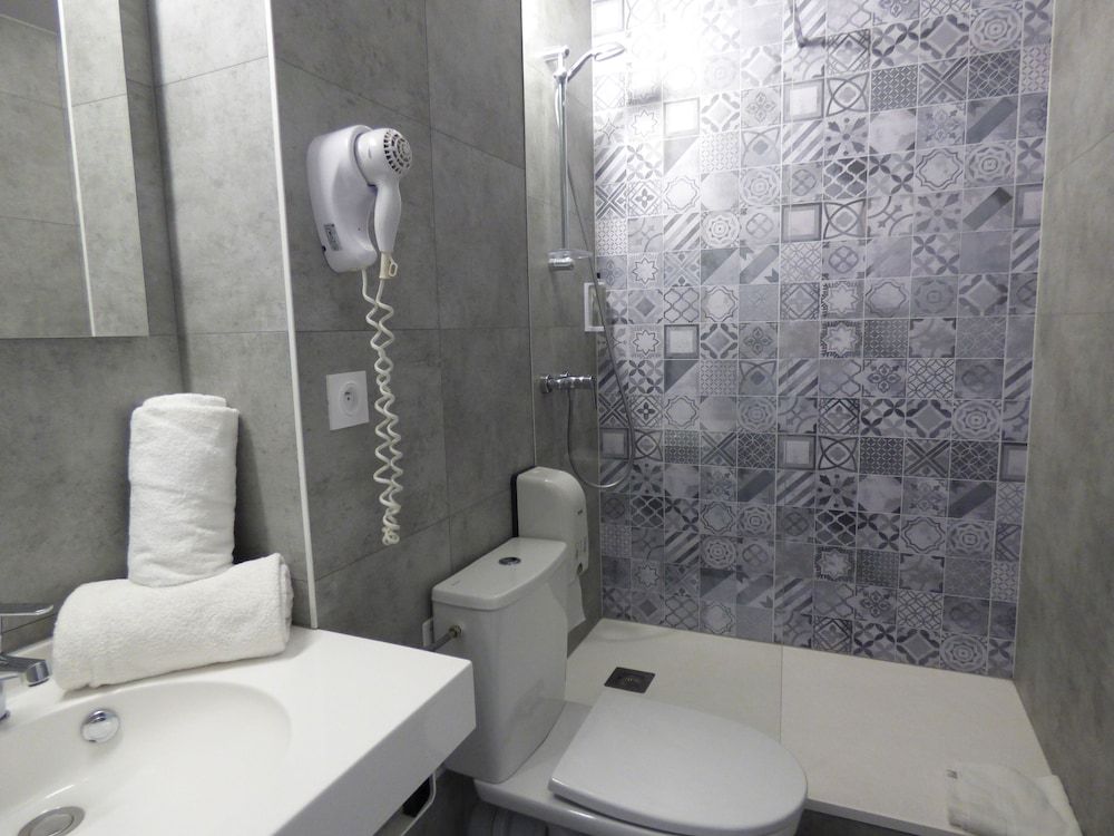 Cit'Hotel Escatel Standard Twin Room, 2 Twin Beds 3